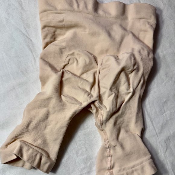 SKIMS - Seamless Sculpt Mid Thigh Short | Color: Sand | Size: X-SMALL | NWOT - Picture 7 of 10